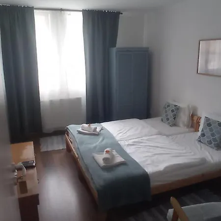 Servus Vendeghaz Guest house *